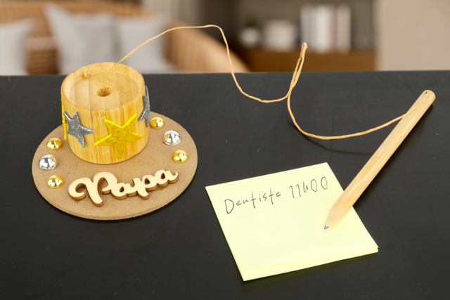 Porte stylo pour la fête des pères - Objets en bois à décorer pour le bureau - 10doigts.fr