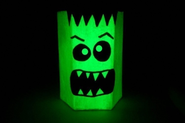 Pot à crayons phosphorescent - Peinture fluo et phosphorescente : de la couleur de jour comme de nuit - 10doigts.fr