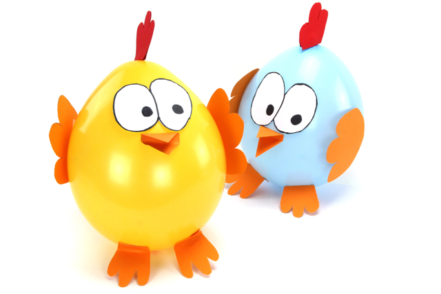Poules géantes avec des ballons - Ballons, guirlandes, serpentins - 10doigts.fr