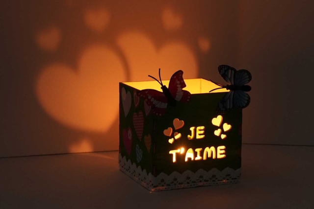 Projecteur forme lumiere bougie - Kits fête des parents - 10doigts.fr