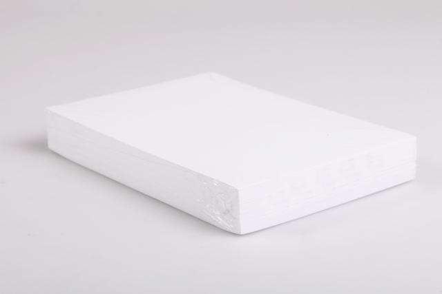 Ramette de papier blanc A4 200 gr - 50 feuilles - Papiers blancs - 10doigts.fr