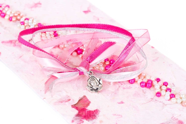 ruban organza rose sur bracelet - Rubans - 10doigts.fr