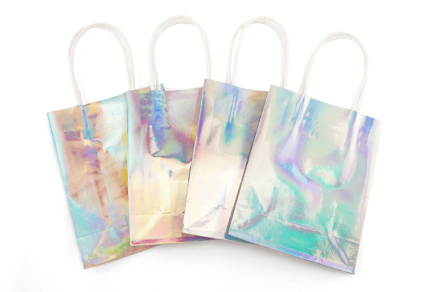 sac holographique iridescent - Papiers cadeaux et sacs - 10doigts.fr