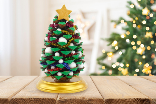 Sapin avec une pomme de pin - Décors nature : matériaux naturels pour les loisirs créatifs - 10doigts.fr