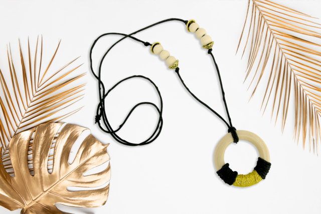 Sautoir anneaux naturel - Perles en bois - 10doigts.fr