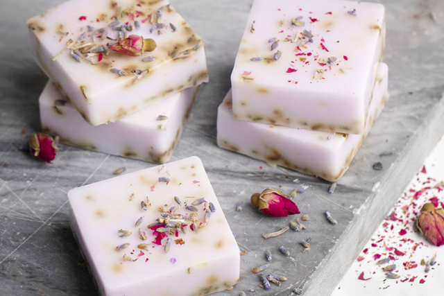 savons carrés à la rose - Bases de savon - 10doigts.fr