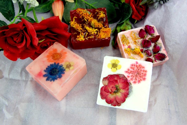 Savons fleurs séchées - Moules pour plâtre, savon, béton ... - 10doigts.fr