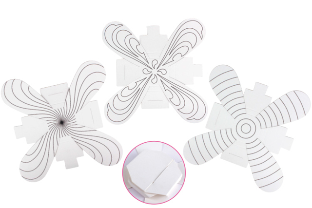 Set de 3 boomerangs hélice - Supports de coloriages originaux pour enfants - 10doigts.fr