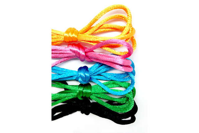 Set de 5 cordelettes en satin d'1 mètre  ø 2 mm 5 couleurs assorties - Cordons queue de rat - 10doigts.fr