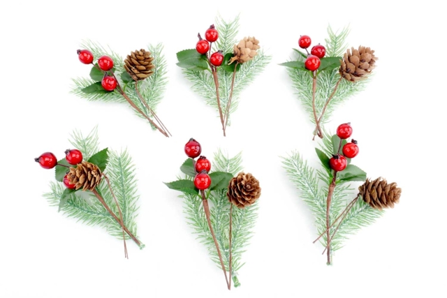 Set de 6 branches de sapin, 6 branches de houx et 6 pommes de pin - Déco Noël Nature - 10doigts.fr