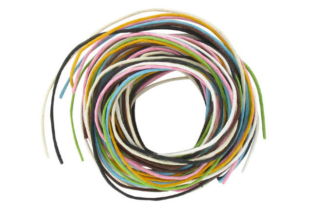 Set de 8 cordons (1 mètre - ø 1 mm) en coton ciré, couleurs assorties : écru, rose, bleu turquoise, noir, brun, blanc, vert, orange - Fils pour bracelets brésiliens - 10doigts.fr