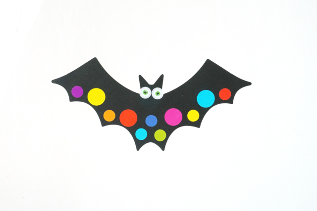 silhouette papier chauve-souris - Supports d'Halloween à décorer - 10doigts.fr
