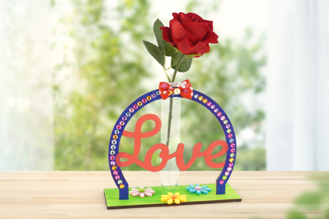 Soliflores LOVE en bois à monter - 6 pièces - Objets pour le bureau : personnalisez votre espace de travail - 10doigts.fr