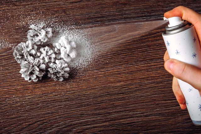 spray neige pommes de pin - Décors de fenêtres Noël - 10doigts.fr