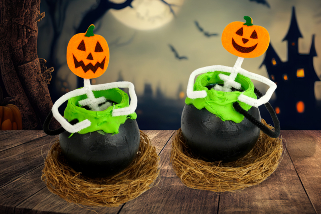 Squelette dans son chaudron magique - Accessoires créatifs Halloween - 10doigts.fr