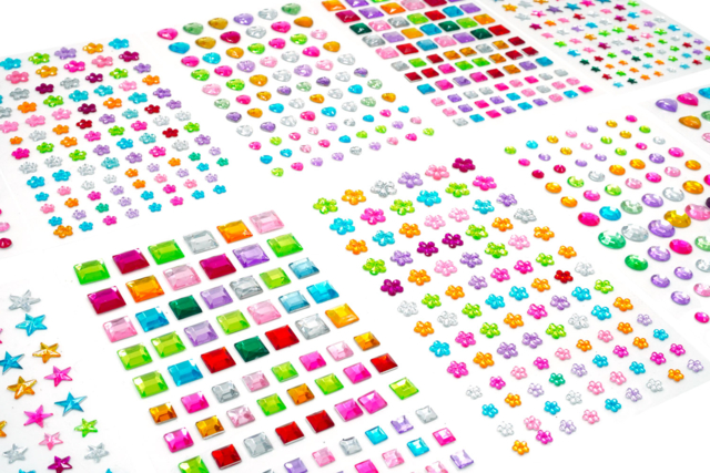 strass autocollants sur planche - Strass autocollants - 10doigts.fr
