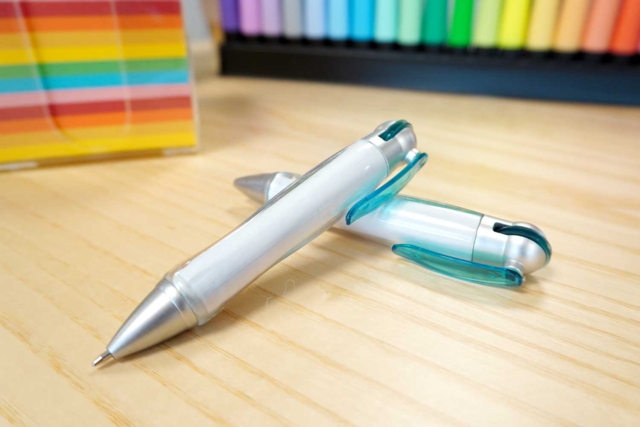 stylo à personnaliser blanc - Objets pour le bureau : personnalisez votre espace de travail - 10doigts.fr