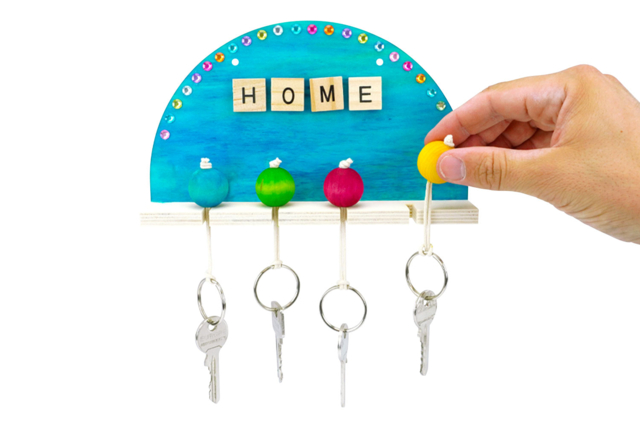 Support mural arrondi + 4 porte-clés - Objets en bois à décorer pour la maison - 10doigts.fr
