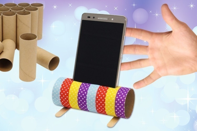 Support pour smartphone avec un rouleau en carton - Accessoires en bois - 10doigts.fr