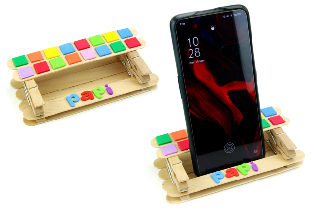 Support smartphone avec des bâtonnets en bois - Mosaïques papier, mousse - 10doigts.fr