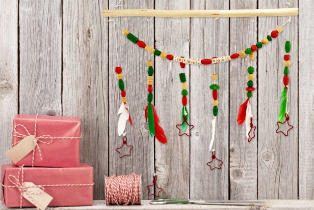 Suspension "Joyeux Noël" - Suspensions et déco murale en bois à décorer - 10doigts.fr