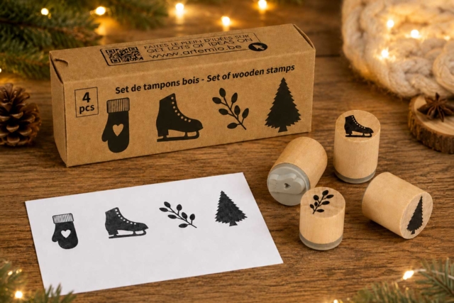 Tampons Noël en bois- 4 motifs assortis - Pochoirs et tampons de Noël - 10doigts.fr