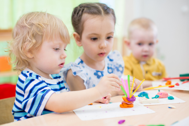 tapis pâte à modeler enfants - Outils de Modelage - 10doigts.fr