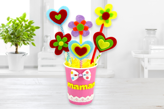 Un joli bouquet de fleurs pour Maman - Raphia et fibres naturelles pour vos créations - 10doigts.fr