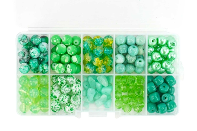 Valisette de 200 perles en verre et acrylique en camaïeu vert - Perles Acrylique - 10doigts.fr