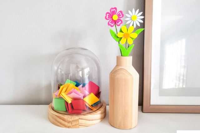 vase et fleurs en feutrine - Décorations fleurs et feuilles : ajoutez une touche de nature à toutes vos créations - 10doigts.fr