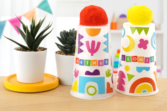 Veilleuse colorée pour enfants - Pompons pour bricolage créatif - 10doigts.fr
