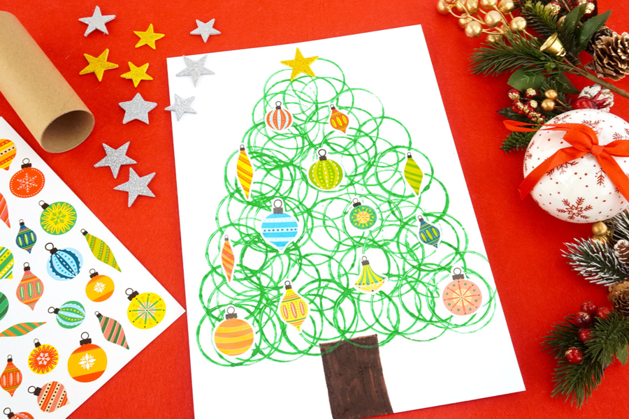 Sapin de Noël avec des rouleaux en carton